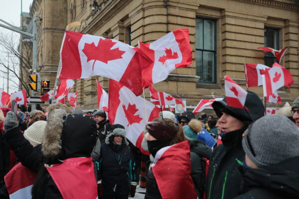Manifestante em Ottawa, no Canadá, no dia 12 de fevereiro de 2022 (Richard Moore/Epoch Times)