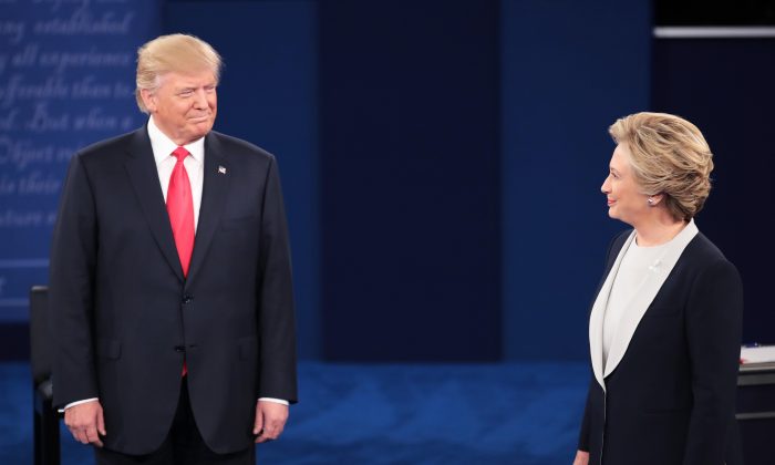 Trump processa Hillary Clinton por alegações de conluio russo