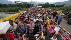 Mais de meio milhão de venezuelanos recebem status legal temporário na Colômbia