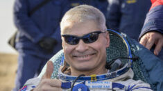 Astronauta americano em missão recorde retorna à Terra em cápsula russa