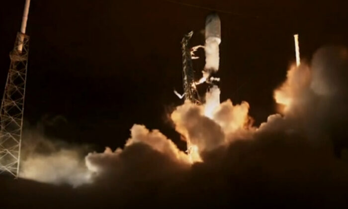 SpaceX lança satélites Starlink da Flórida