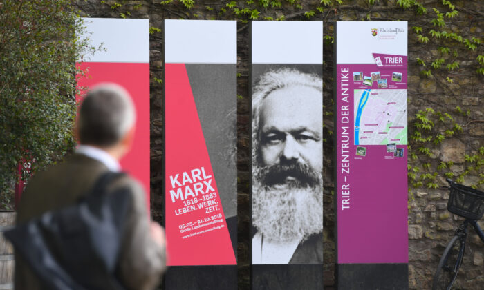 Universidade da Flórida retira nome de Marx da sala de estudos da biblioteca