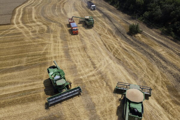 Ruptura provocada por guerra na Ucrânia faz preços dos insumos agrícolas subirem quase 10% no primeiro trimestre: Eurostat