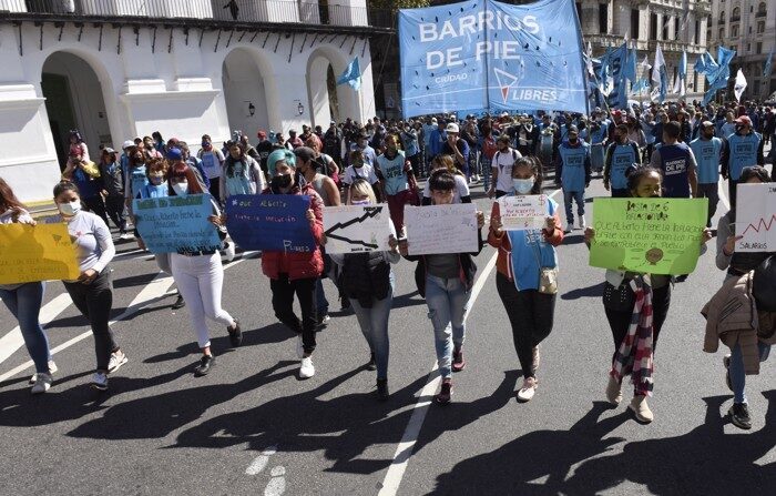 Milhares de argentinos protestam contra o aumento da inflação no país