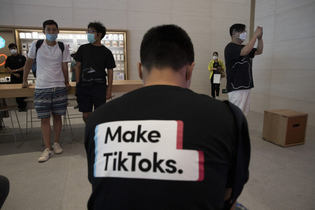 TikTok é visto em uma loja da Apple em Pequim, na China, em 17 de julho de 2020 (Ng Han Guan/AP Photo)