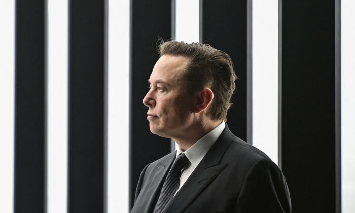 O CEO da Tesla, Elon Musk, participa do início da produção na "Gigafactory" da Tesla em Gruenheide, sudeste de Berlim, em 22 de março de 2022 (Patrick Pleul/Pool/AFP via Getty Images)