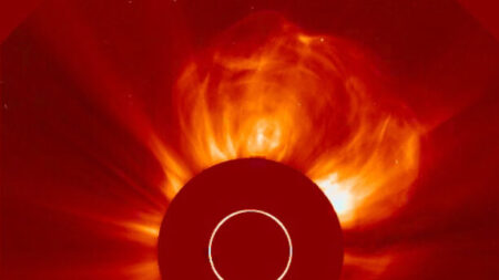 Grande explosão solar durante a Páscoa provoca apagões de rádio