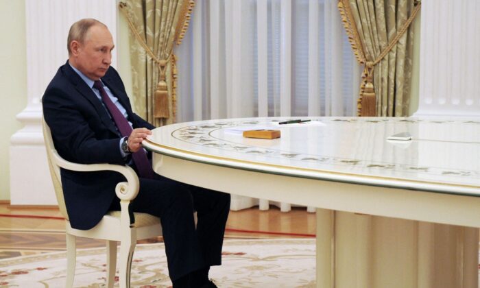 Putin diz que Rússia testou míssil balístico intercontinental e inimigos devem ‘pensar duas vezes’
