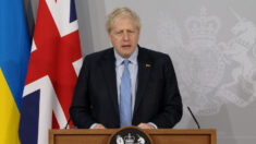 Primeiro-ministro do Reino Unido elogia Ucrânia e prevê vitória contra invasão russa