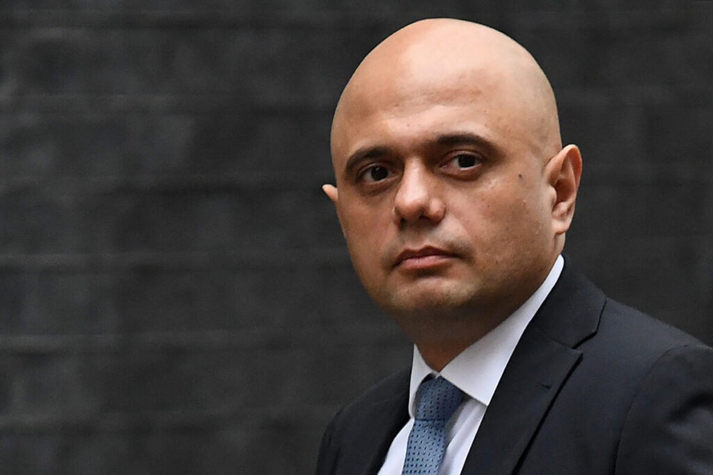 O secretário de Saúde da Grã-Bretanha, Sajid Javid, chega para uma reunião de gabinete no número 10 da Downing Street, em Londres, em 25 de janeiro de 2022 (Daniel Leal/AFP via Getty Images)