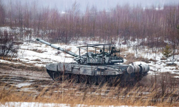 Ucrânia prepara defesa em meio a repentino anúncio de aliado russo