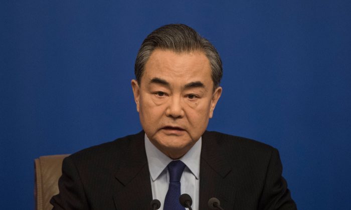 Ministro chinês embarca em viagem à 8 países do pacifico para impulsionar alianças