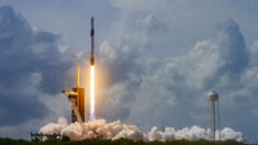 SpaceX traz 4 astronautas de volta à Terra após 6 meses na Estação Espacial Internacional