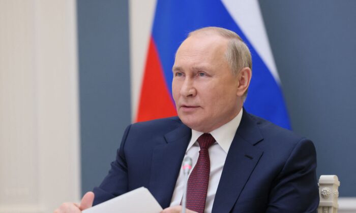 Putin diz que Rússia está pronta para ajudar a resolver crise alimentar se Ocidente suspender sanções
