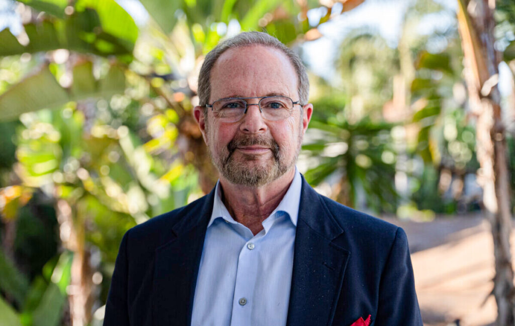 Dr. Robert Epstein, psicólogo pesquisador sênior do Instituto Americano de Pesquisa e Tecnologia Comportamental, na Califórnia, em 28 de março de 2022 (York Du/Epoch Times)