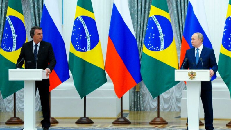 Putin promete a Bolsonaro cumprir fornecimento de fertilizantes russos