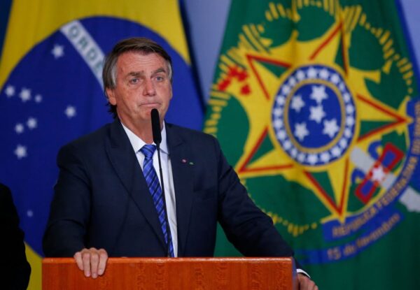 O presidente do Brasil, Jair Bolsonaro, fala durante uma cerimônia no Palácio do Planalto, em Brasília, Brasil, em 25 de maio de 2022 (Sergio Lima/AFP via Getty Images)