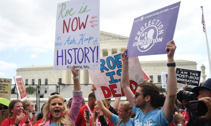 Suprema Corte derruba o precedente Roe vs. Wade que permitia o aborto