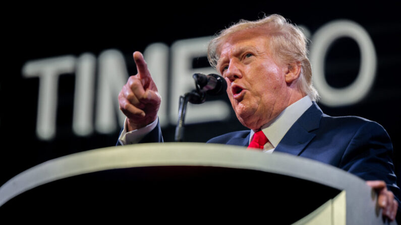 O ex-presidente dos Estados Unidos, Donald Trump, apareceu durante o evento American Freedom Tour no Centro de Convenções de Austin, Texas, em 14 de maio de 2022 (Brandon Bell/Getty Images)