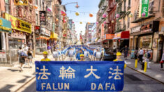 Centenas de pessoas se reúnem na Chinatown de Nova Iorque para expor a perseguição contínua ao Falun Gong na China comunista