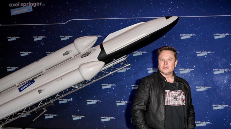 Fotografia datada de 1 de dezembro de 2020 de Elon Musk em Berlim ( EFE / EPA / BRITTA PEDERSEN / POOL)