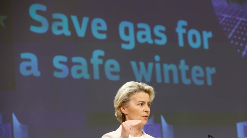 A presidente da Comissão Europeia, Ursula von der Leyen, participa de uma conferência de imprensa sobre o pacote 'Save gas for safe winter' na Comissão Europeia em Bruxelas, Bélgica, 20 de julho de 2022 (EFE/EPA/STEPHANIE LECOCQ)