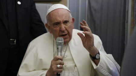 Papa Francisco alerta que ainda há risco de guerra nuclear