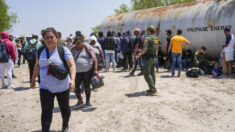 Fronteira entre EUA e México, no Texas, registra nova chegada massiva de migrantes