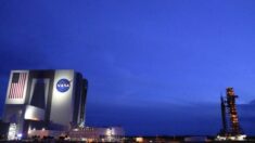 Foguete lunar da NASA volta ao hangar, lançamento improvável até novembro