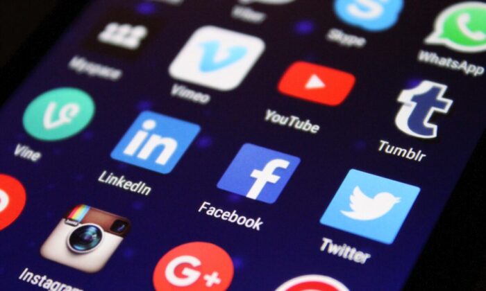 Ícones de plataforma de mídia social em um dispositivo móvel. (Pixabay/Pexels)