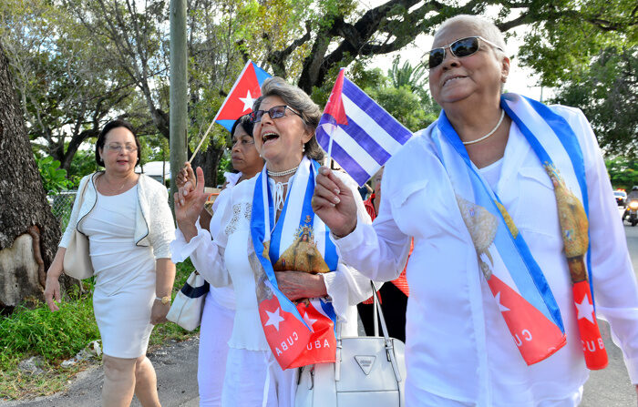 Da esquerda para a direita, as integrantes do movimento de oposição cubana Damas de Branco María Elena Alpizar, Dolia Leal, Noelia Pérez e María Cristina Labrada, em foto de arquivo (EFE/Giorgio Viera)