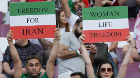Regime do Irã ameaça familiares de jogadores da seleção, diz “CNN” americana