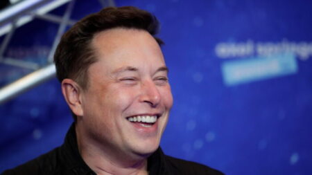 Musk alerta que o vírus ‘woke mind’ está provocando suicídio civilizacional
