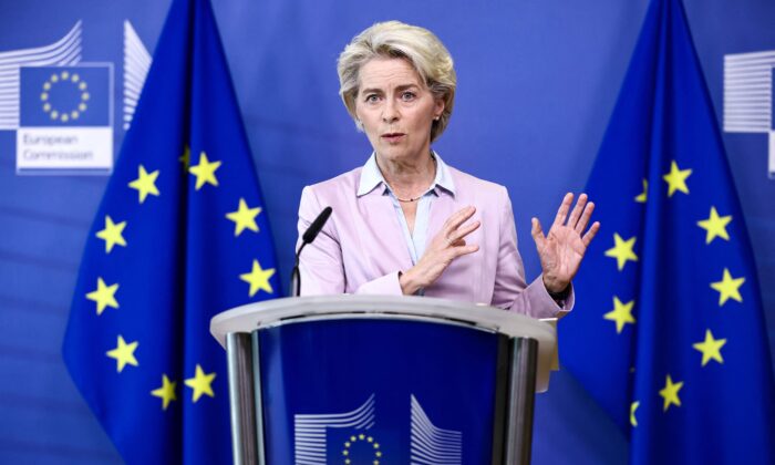 A presidente da Comissão Europeia, Ursula von der Leyen, dá uma entrevista coletiva sobre energia na sede da UE em Bruxelas, em 7 de setembro de 2022. (Kenzo Tribouillard/AFP via Getty Images)