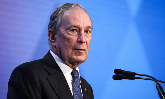 O ex-prefeito da cidade de Nova Iorque e candidato à presidência em 2020, Michael Bloomberg, durante a Conferência de Prefeitos dos EUA em Washington, em 22 de janeiro de 2020 (Charlotte Cuthbertson/The Epoch Times)