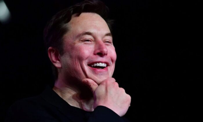 O CEO da Tesla, Elon Musk, reage durante a apresentação do novo Tesla Model Y em Hawthorne, Califórnia, em 14 de março de 2019. (Frederic J. Brown/AFP via Getty Images)