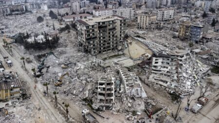 Novo terremoto atinge o sudeste da Turquia: mais uma morte e destruição