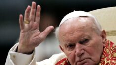 Arcebispo polonês rechaça acusações de encobrimento contra João Paulo II