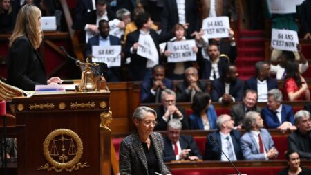 Senado da França aprova projeto de reforma da previdência enquanto protestos assolam o país