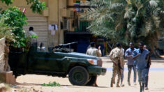 Paramilitares dizem controlar palácio presidencial e aeroporto do Sudão