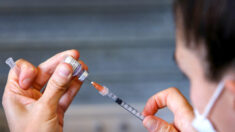 Estudo indica aumento do risco de problemas oculares graves após a vacinação contra COVID-19