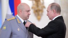 Ministro da Defesa russo pode ter sido detido por vínculos com rebelião, noticia jornal