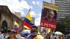 Milhares de colombianos repudiam reformas de Petro na “Marcha da Maioria”