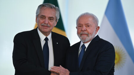 Lula recebe o argentino Alberto Fernández pela quarta vez desde janeiro