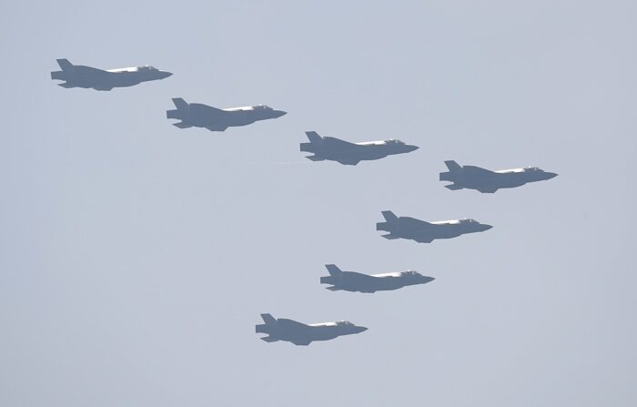 Uma patrulha aérea de caças sul-coreanos F-35A (EFE/EPA/JEON HEON-KYUN/POOL)