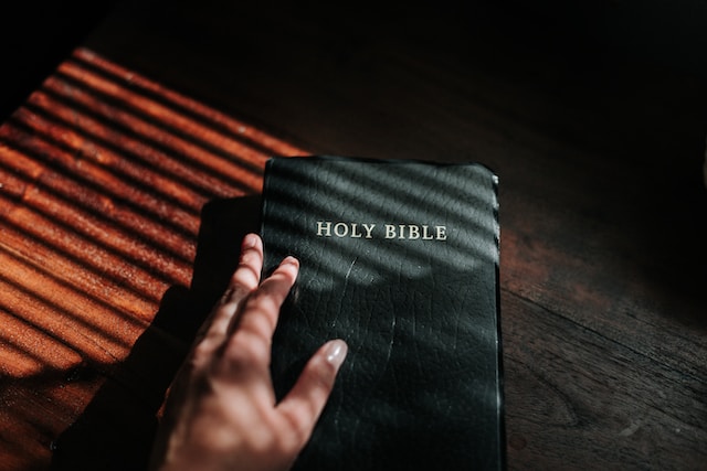 Bíblia (Foto de Priscilla Du Preez na Unsplash)