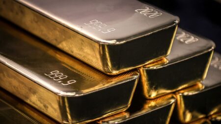 Preço do ouro estabelece novo recorde acima de US$ 2.164