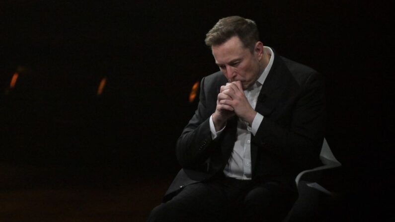 O CEO da SpaceX, Twitter e fabricante de carros elétricos Tesla, Elon Musk, reage ao visitar as startups de tecnologia e feira de inovação Vivatech no centro de exposições Porte de Versailles, em Paris, em 16 de junho de 2023 (Foto de Alain JOCARD / AFP) (Foto de ALAIN JOCARD/AFP via Getty Images)
