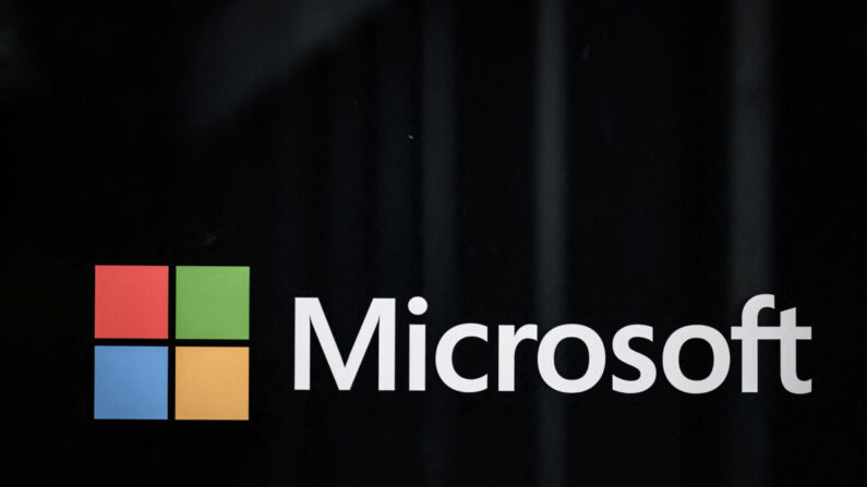 O logotipo da Microsoft durante a reunião anual do Fórum Econômico Mundial (FEM) em Davos, Suíça, em 23 de maio de 2022. (Fabrice Coffrini/AFP via Getty Images)