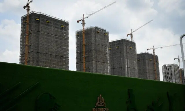 Uma visão geral mostra os edifícios residenciais Evergrande em construção em Guangzhou, na província de Guangdong, China, em 18 de julho de 2022. (Jade Gao/AFP via Getty Images)